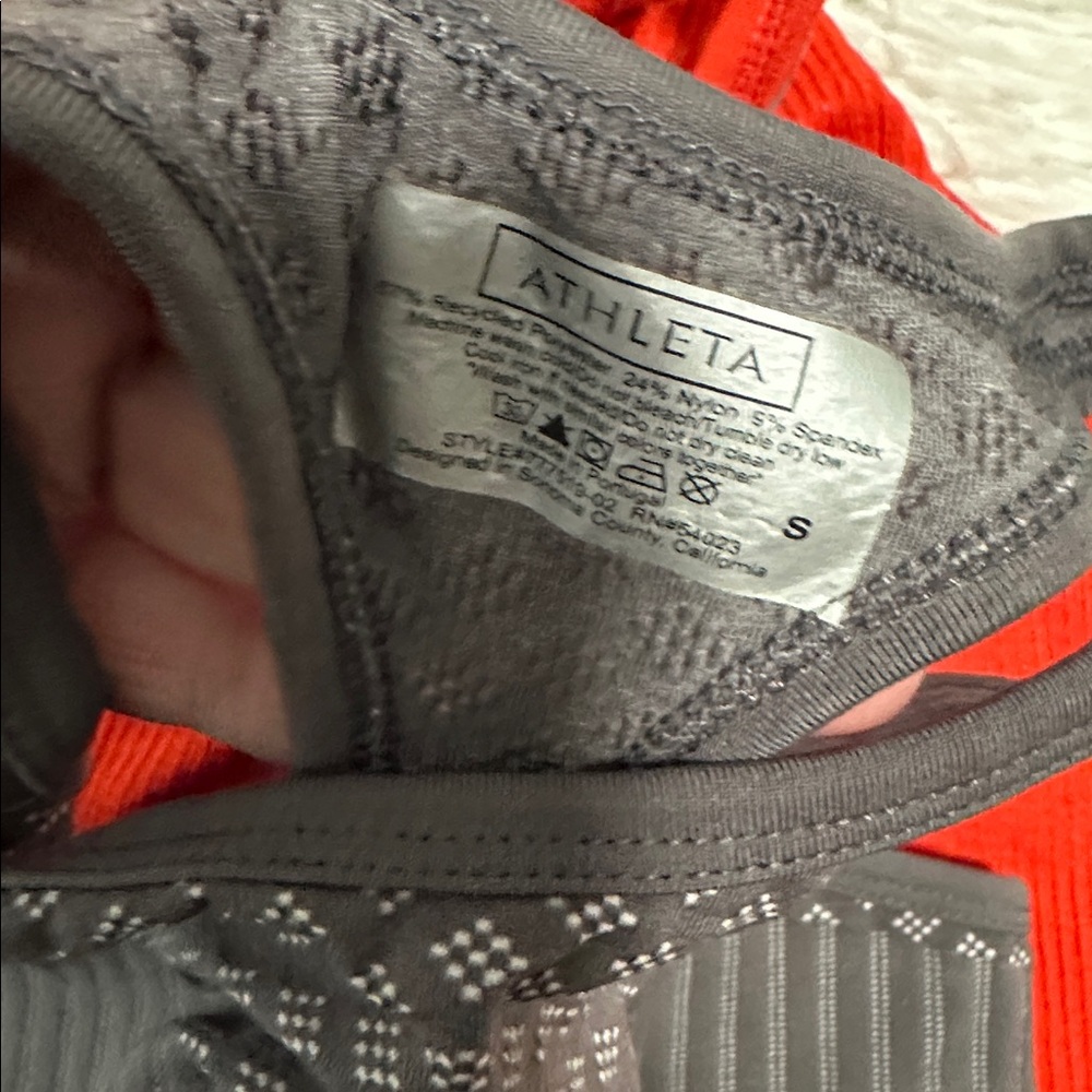 🫐 Bundle of 4 Athleta Tank Tops Size Small - Picture 3 of 5